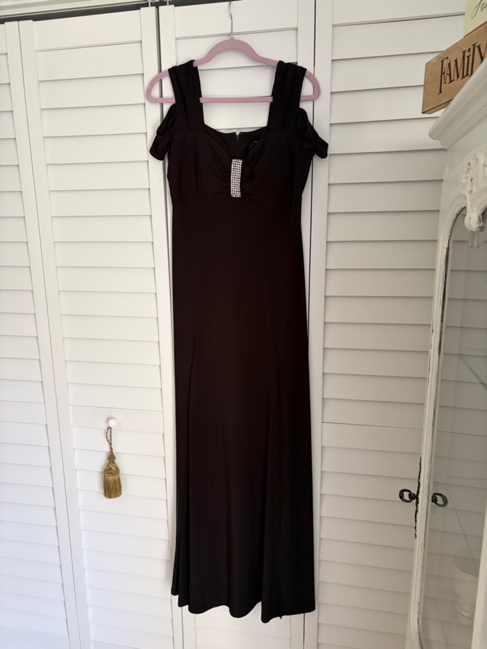 Elegant Black Evening Gown with Rhinestone Detail